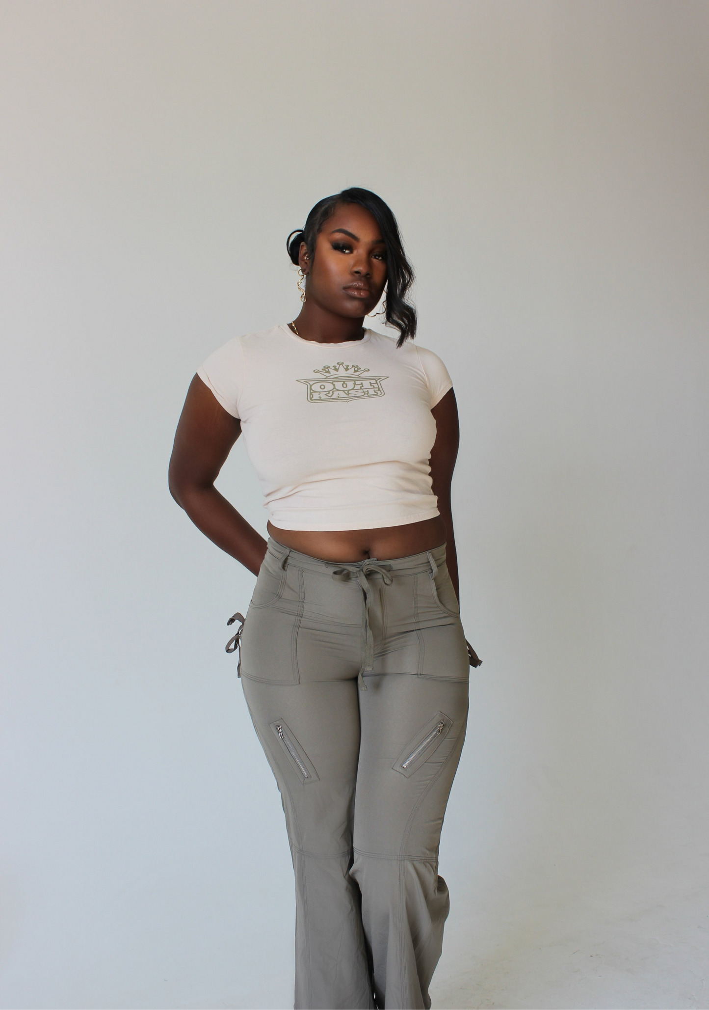 tall woman wearing drawstring waist cargo pants with zipper pockets – front view