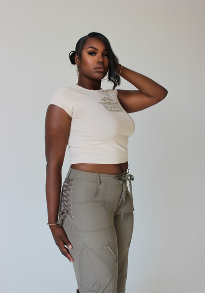 close-up of functional zipper accents and adjustable drawstring on tall cargo pants